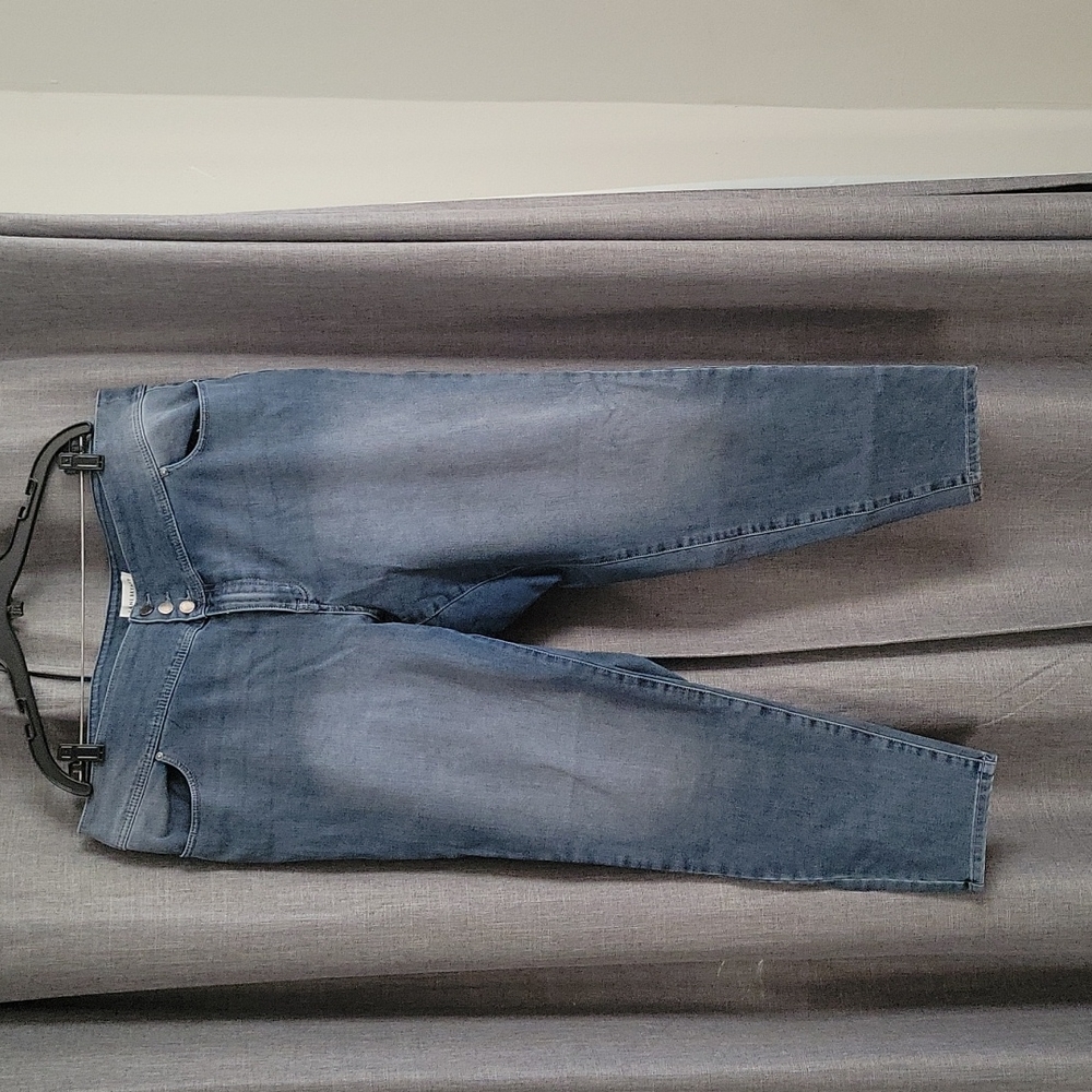 ✨️ BOGO Free ✨️Lane Bryant 3-button jeggings